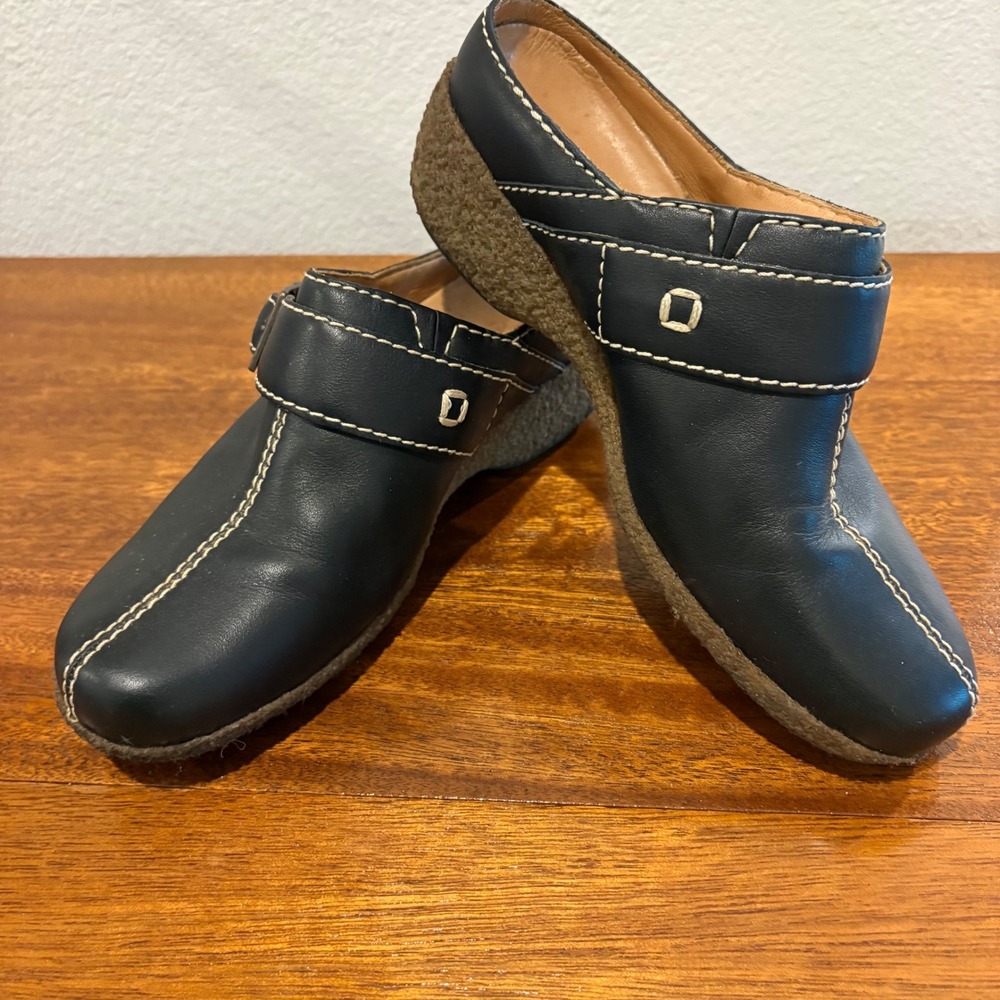 Timberland Leather Clogs Women Size 6 Black Contrast Stitch Buckle Mules Comfort